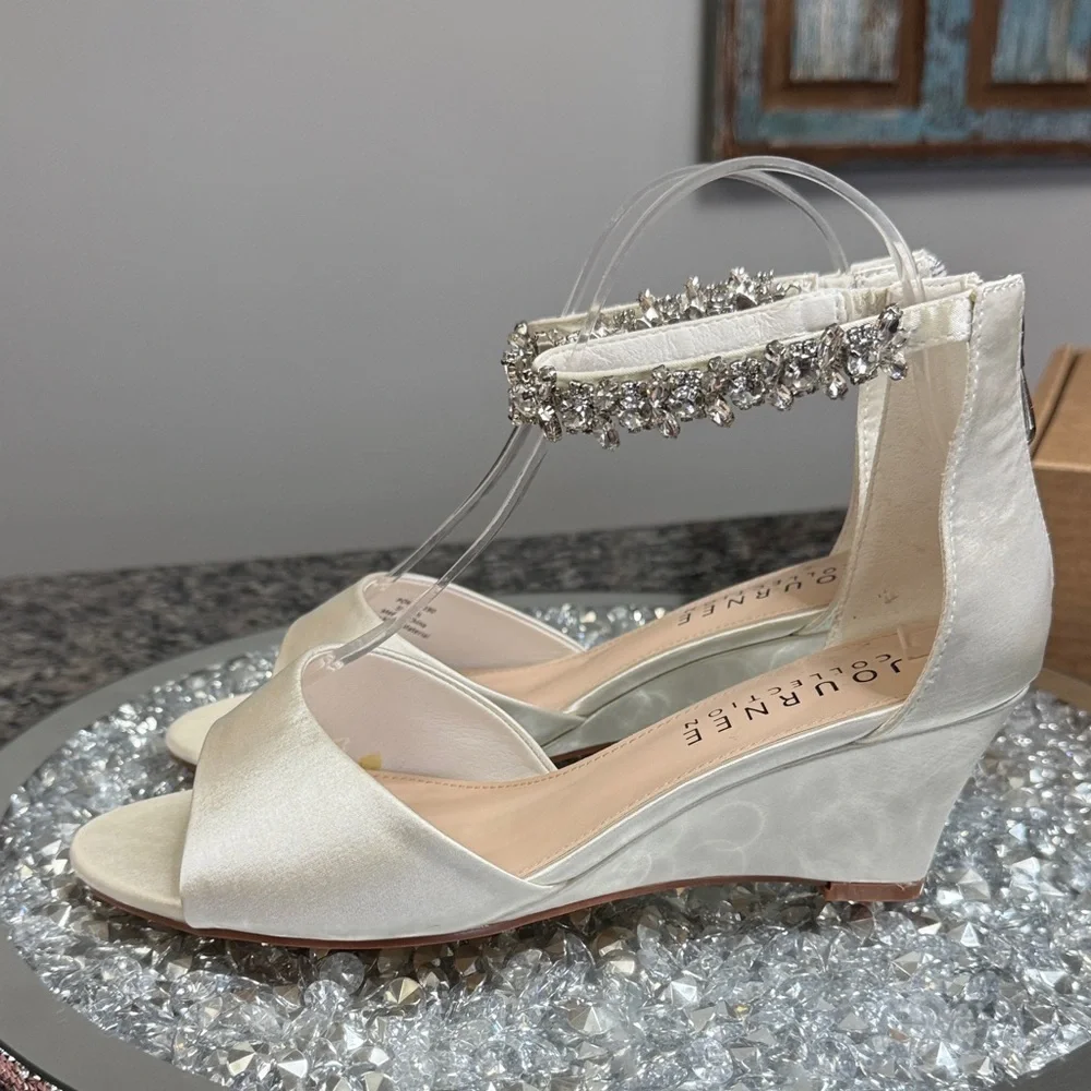 Journee Collection Ivory Wedge satin Sandals with Crystal Strap NEW 8.5